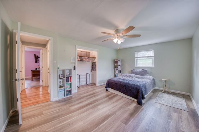 504 Rolling Green Dr, Bethel Park, PA 15102