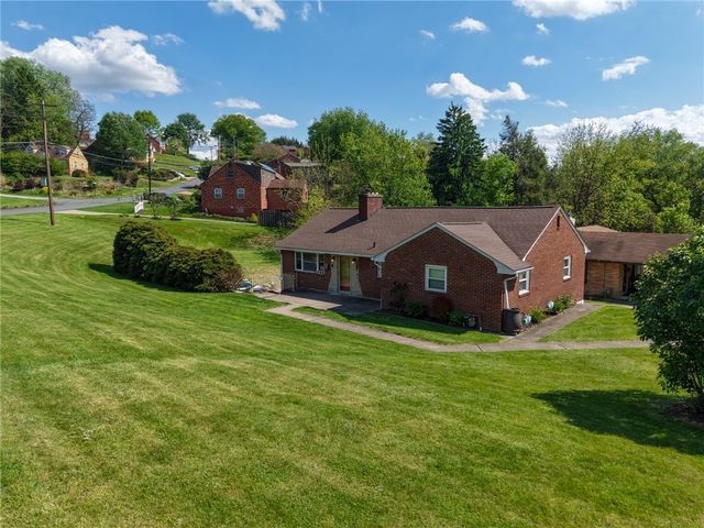 504 Rolling Green Dr, Bethel Park, PA 15102
