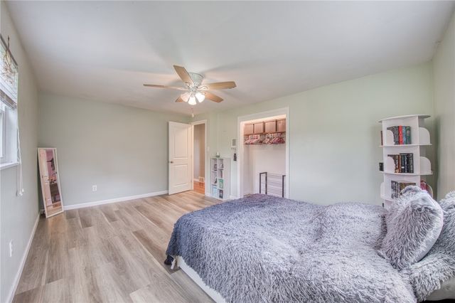 504 Rolling Green Dr, Bethel Park, PA 15102