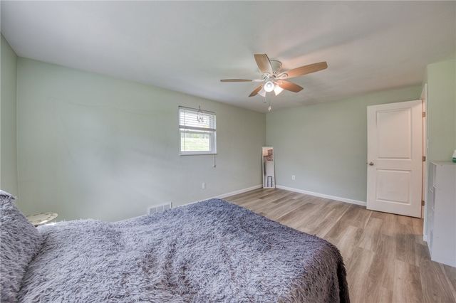 504 Rolling Green Dr, Bethel Park, PA 15102