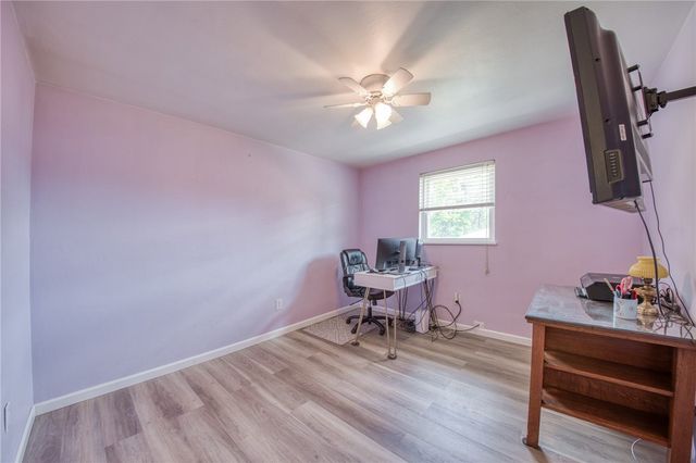 504 Rolling Green Dr, Bethel Park, PA 15102
