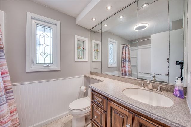 504 Rolling Green Dr, Bethel Park, PA 15102