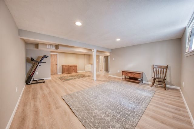 504 Rolling Green Dr, Bethel Park, PA 15102