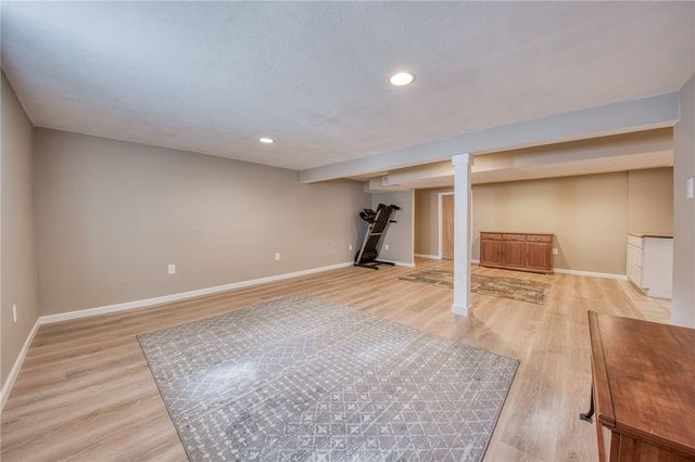 504 Rolling Green Dr, Bethel Park, PA 15102