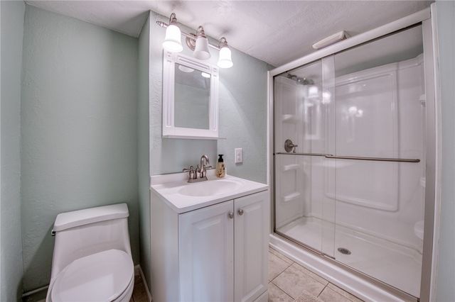 504 Rolling Green Dr, Bethel Park, PA 15102