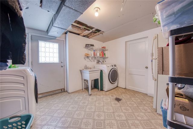 504 Rolling Green Dr, Bethel Park, PA 15102