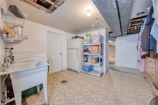504 Rolling Green Dr, Bethel Park, PA 15102