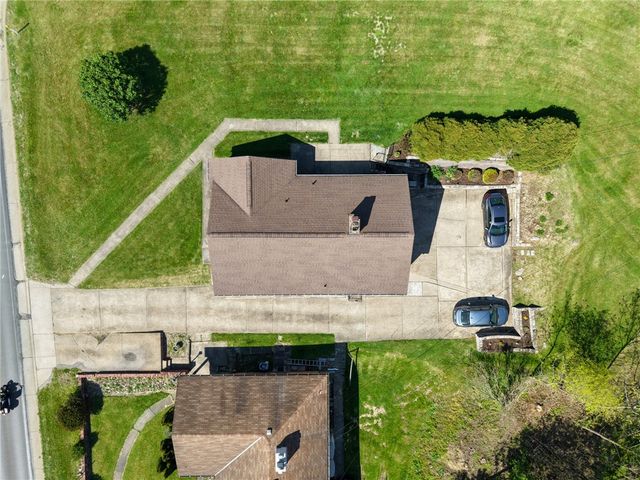504 Rolling Green Dr, Bethel Park, PA 15102
