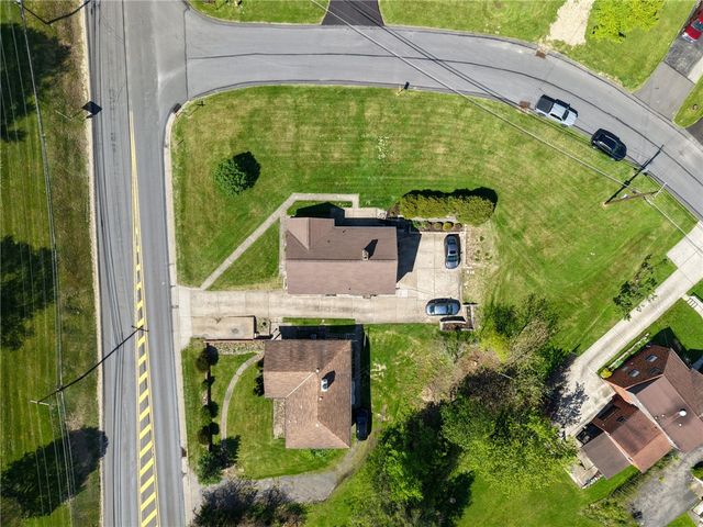 504 Rolling Green Dr, Bethel Park, PA 15102