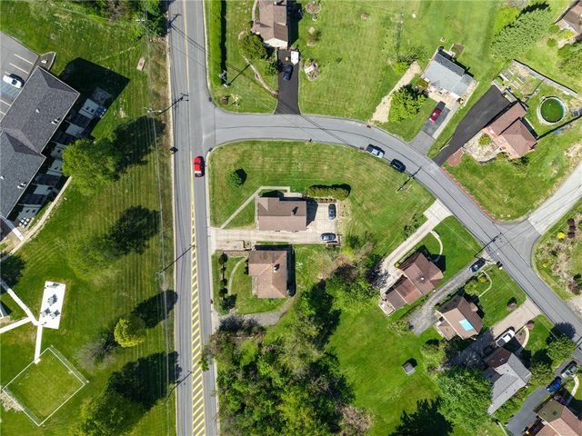 504 Rolling Green Dr, Bethel Park, PA 15102