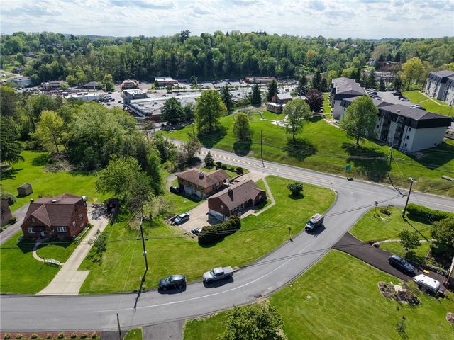 504 Rolling Green Dr, Bethel Park, PA 15102