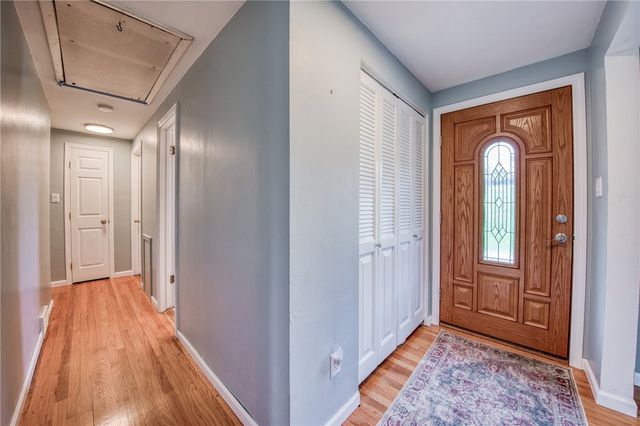 504 Rolling Green Dr, Bethel Park, PA 15102