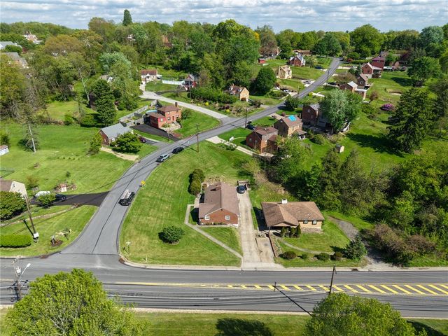 504 Rolling Green Dr, Bethel Park, PA 15102