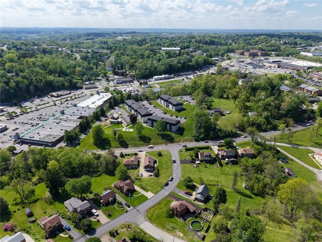 504 Rolling Green Dr, Bethel Park, PA 15102