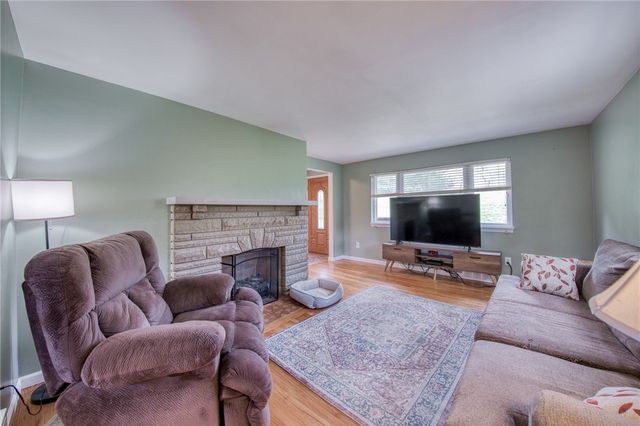 504 Rolling Green Dr, Bethel Park, PA 15102
