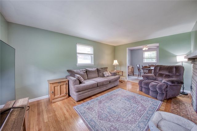 504 Rolling Green Dr, Bethel Park, PA 15102