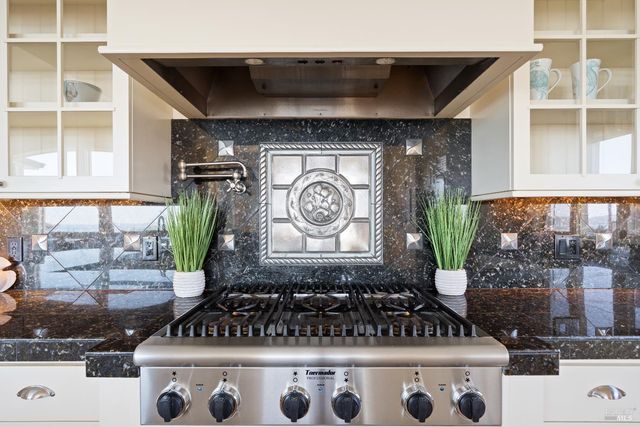 27 Maui Ln, Dillon Beach, CA 94929