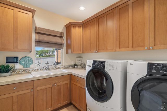 27 Maui Ln, Dillon Beach, CA 94929