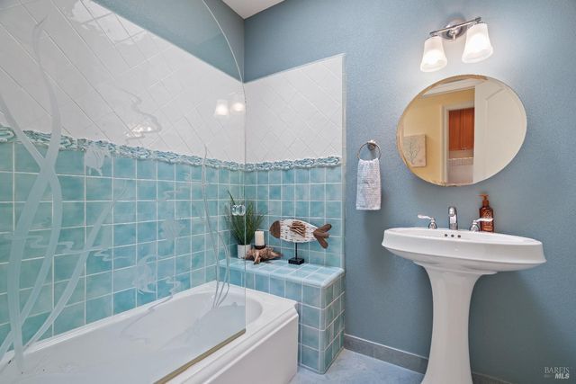 27 Maui Ln, Dillon Beach, CA 94929