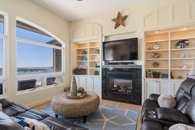 27 Maui Ln, Dillon Beach, CA 94929