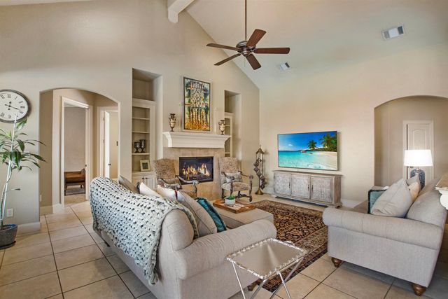 2111 Holly Hill Dr, Tyler, TX 75703