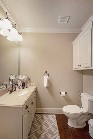 2111 Holly Hill Dr, Tyler, TX 75703