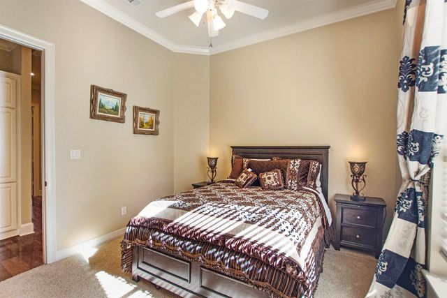 2111 Holly Hill Dr, Tyler, TX 75703