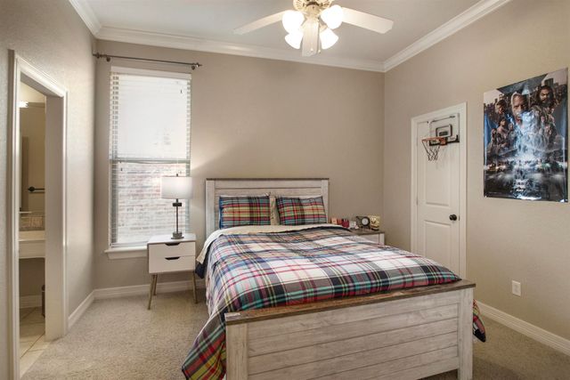 2111 Holly Hill Dr, Tyler, TX 75703