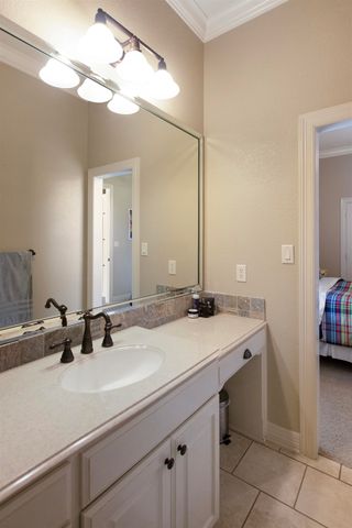 2111 Holly Hill Dr, Tyler, TX 75703