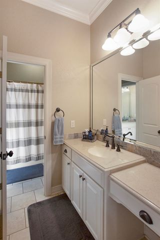 2111 Holly Hill Dr, Tyler, TX 75703