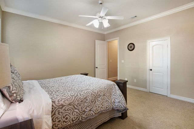 2111 Holly Hill Dr, Tyler, TX 75703