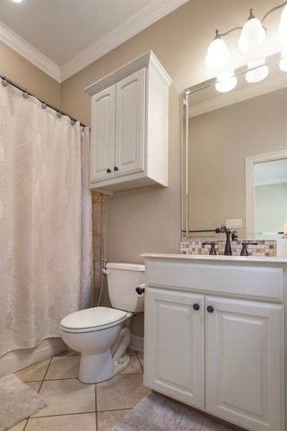 2111 Holly Hill Dr, Tyler, TX 75703