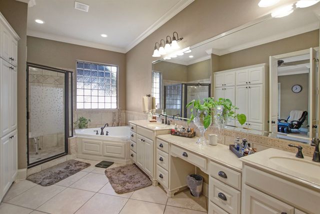 2111 Holly Hill Dr, Tyler, TX 75703