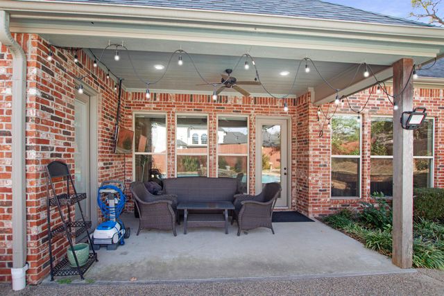 2111 Holly Hill Dr, Tyler, TX 75703