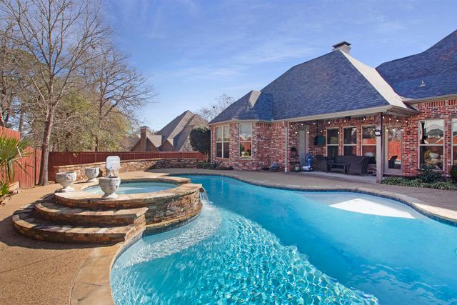 2111 Holly Hill Dr, Tyler, TX 75703