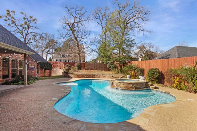 2111 Holly Hill Dr, Tyler, TX 75703