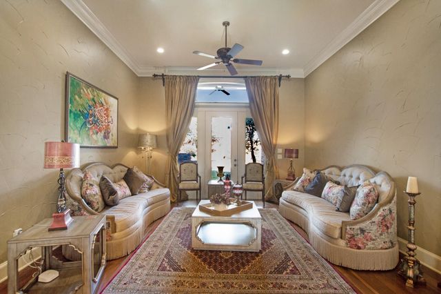 2111 Holly Hill Dr, Tyler, TX 75703