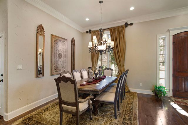 2111 Holly Hill Dr, Tyler, TX 75703