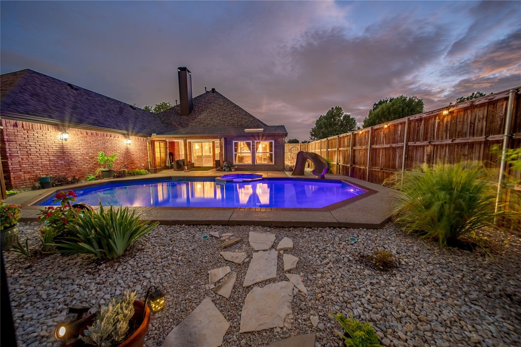 2530 Cresthaven Drive, Garland, TX 75040