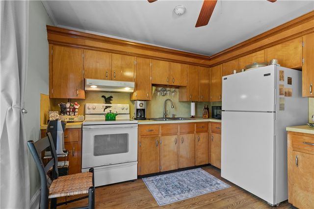 46 CHASTELLUX Avenue M6, Newport, RI 02840