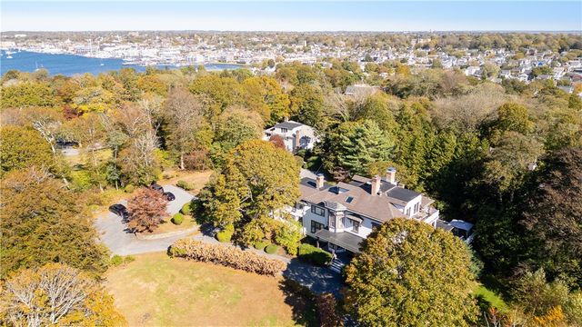46 CHASTELLUX Avenue M6, Newport, RI 02840