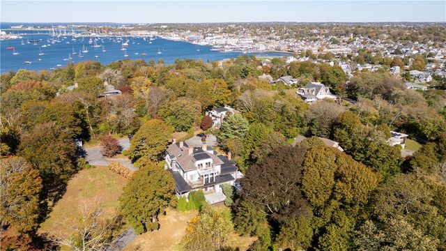 46 CHASTELLUX Avenue M6, Newport, RI 02840