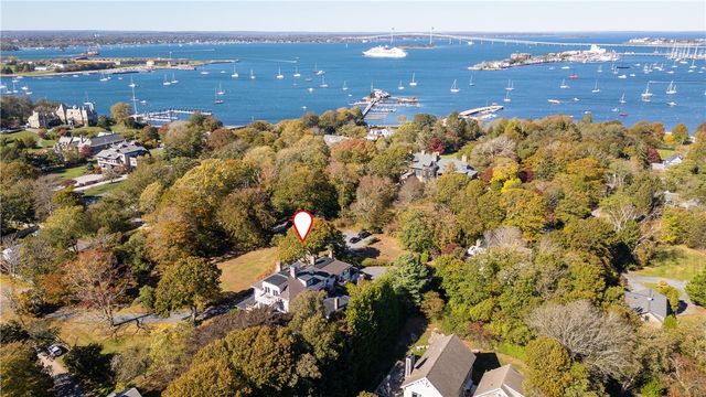 46 CHASTELLUX Avenue M6, Newport, RI 02840