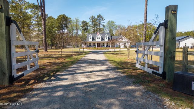 826 Furr Road, Vass, NC 28394