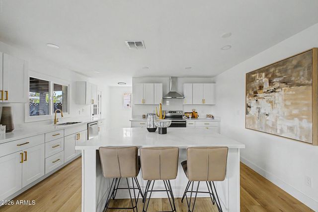 3235 E LARKSPUR Drive, Phoenix, AZ 85032