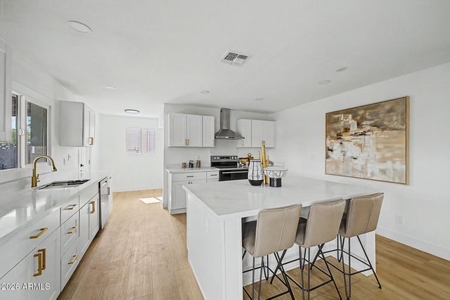 3235 E LARKSPUR Drive, Phoenix, AZ 85032