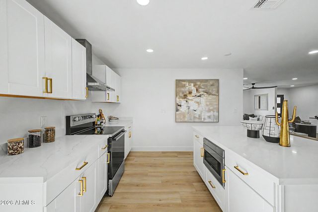 3235 E LARKSPUR Drive, Phoenix, AZ 85032