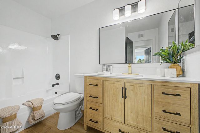 3235 E LARKSPUR Drive, Phoenix, AZ 85032