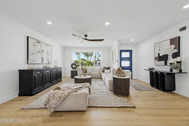 3235 E LARKSPUR Drive, Phoenix, AZ 85032