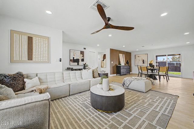 3235 E LARKSPUR Drive, Phoenix, AZ 85032